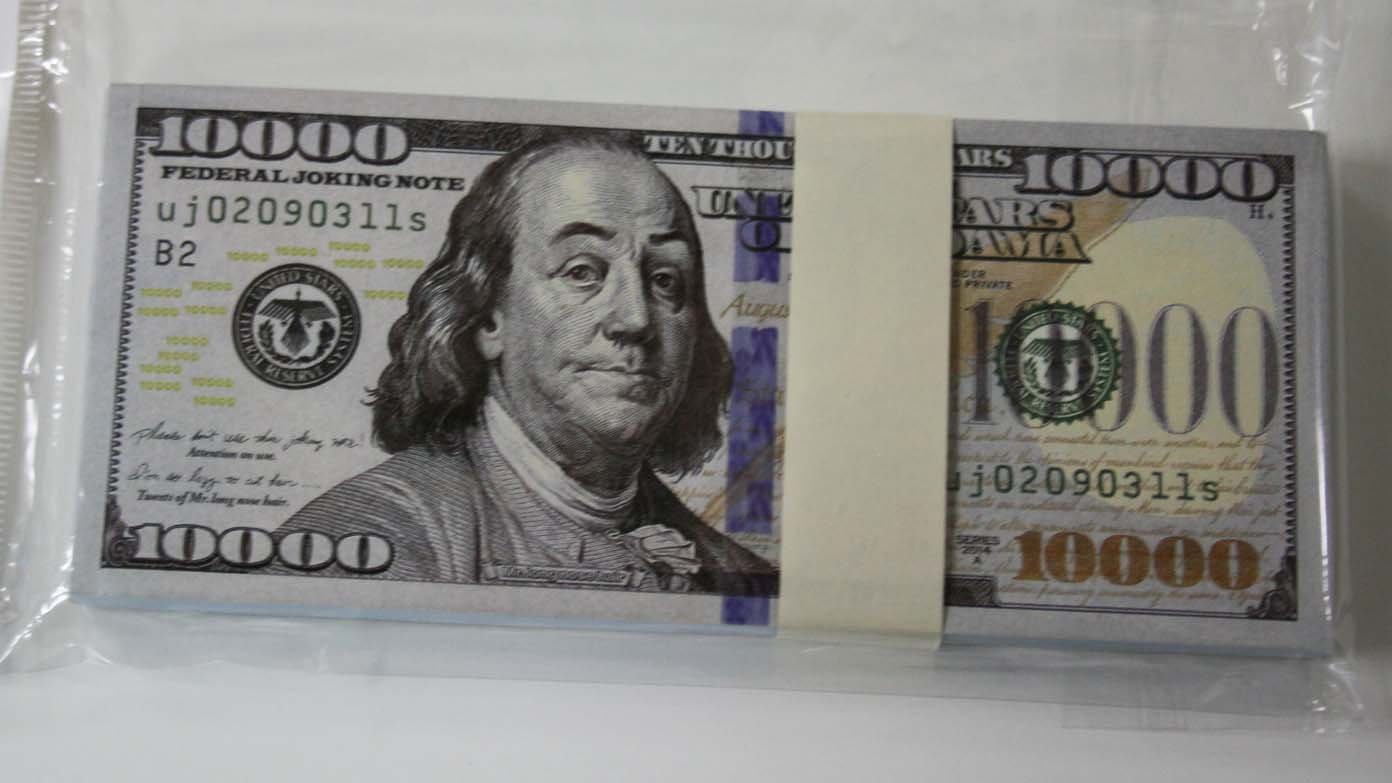 黄金の100ドル札　101枚！ ジョークグッズ 黄金の100ドル札 101枚！ ジョークグッズ